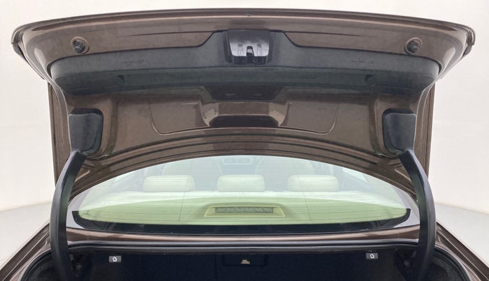 2014 Volkswagen Jetta COMFORTLINE 2.0L TDI, Diesel, Manual, 87,321 km, Boot Door Open