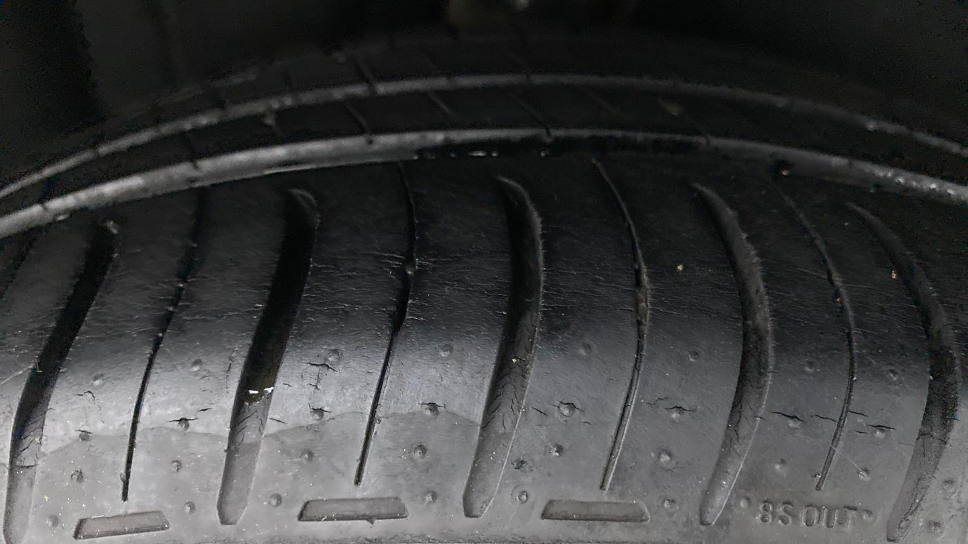 2014 Volkswagen Jetta COMFORTLINE 2.0L TDI, Diesel, Manual, 87,321 km, Right Rear Tyre Tread