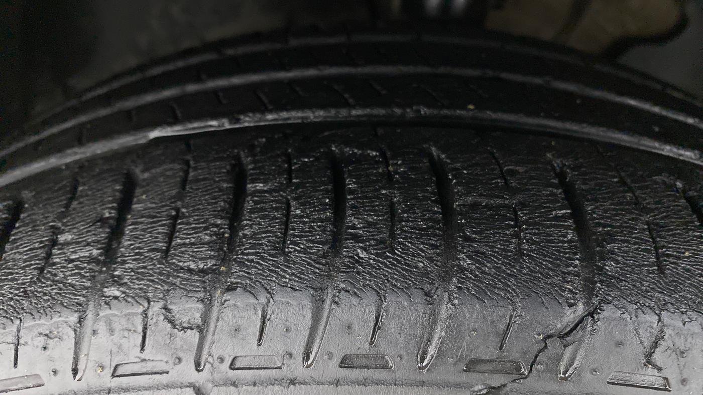 2014 Volkswagen Jetta COMFORTLINE 2.0L TDI, Diesel, Manual, 87,321 km, Left Front Tyre Tread