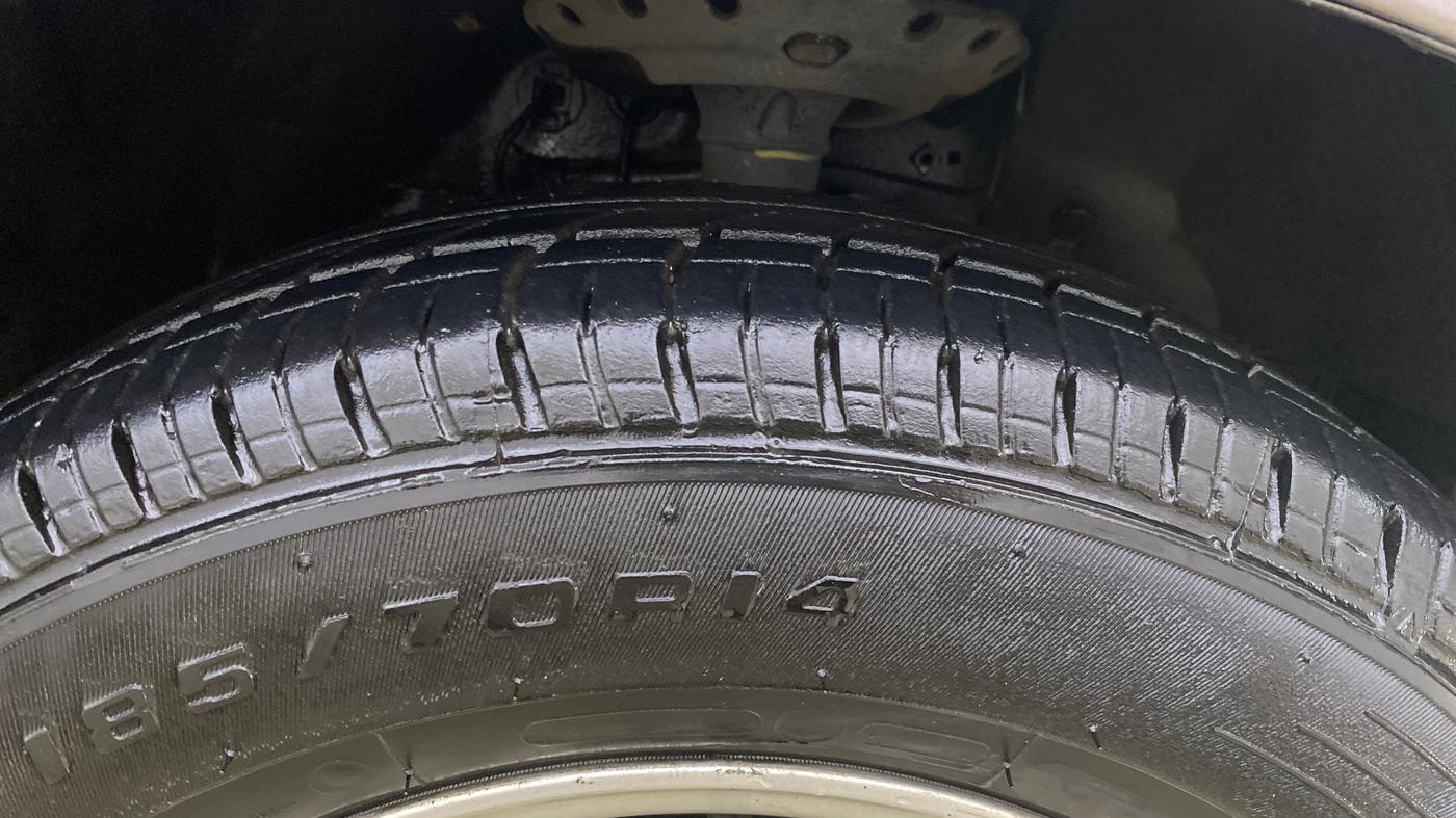 2013 Honda Brio VX AT, Petrol, Automatic, 45,841 km, Right Front Tyre Tread