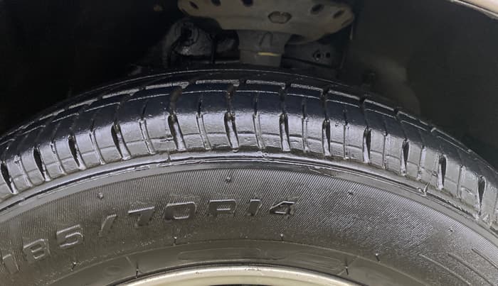2013 Honda Brio VX AT, Petrol, Automatic, 45,841 km, Right Front Tyre Tread