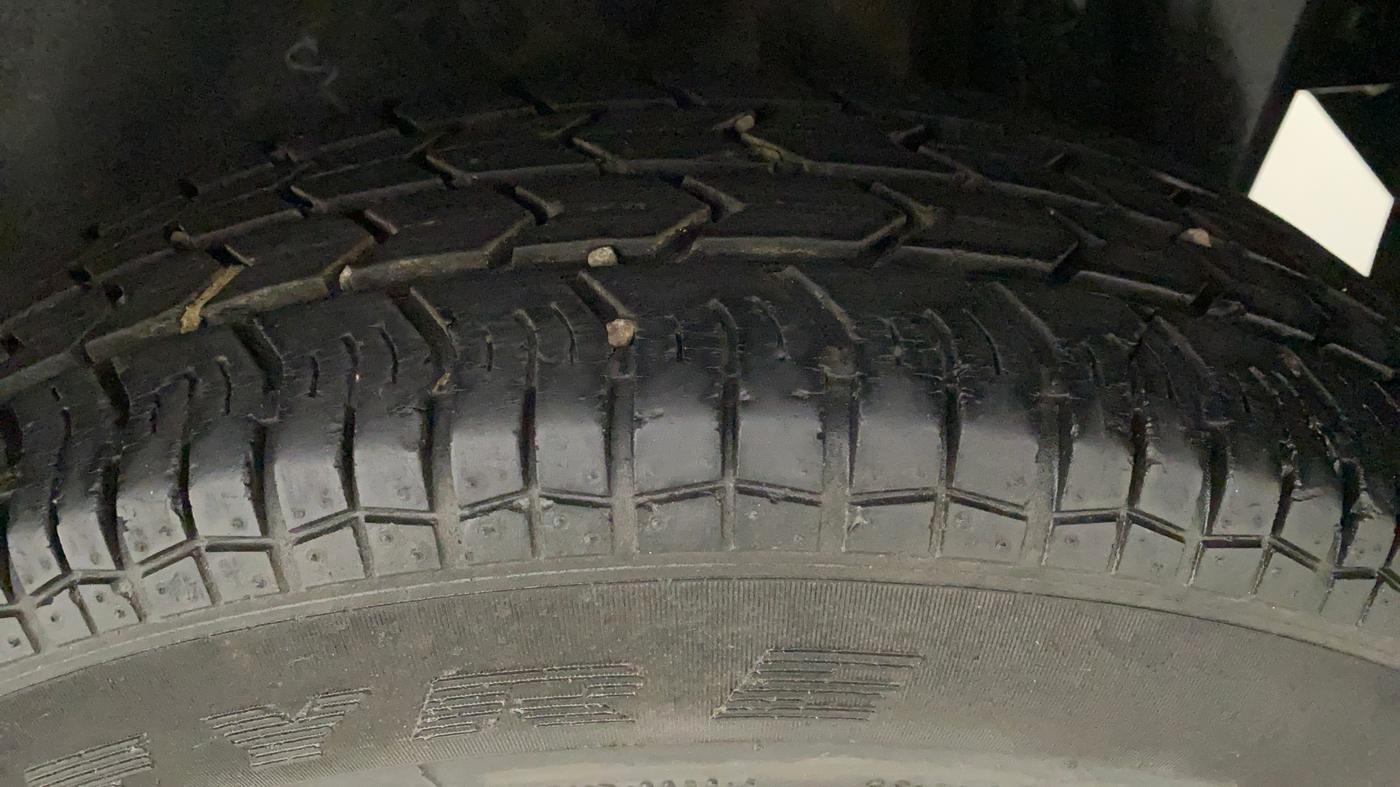 2014 Maruti Swift VXI, Petrol, Manual, 27,069 km, Left Rear Tyre Tread