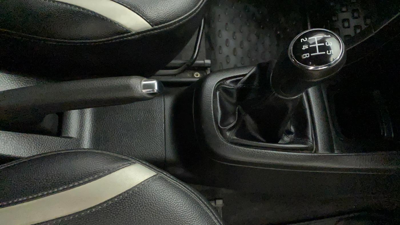 2014 Maruti Swift VXI, Petrol, Manual, 27,069 km, Gear Lever