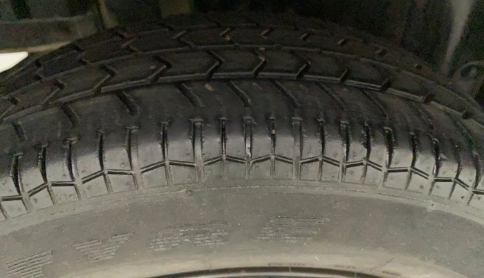 2014 Maruti Swift VXI, Petrol, Manual, 27,069 km, Right Rear Tyre Tread