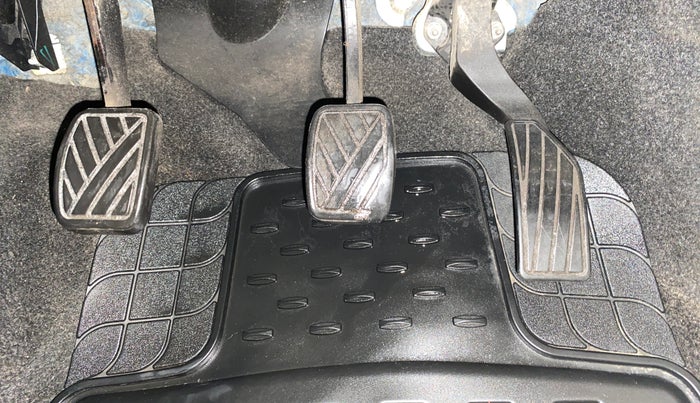 2014 Maruti Swift VXI, Petrol, Manual, 27,069 km, Pedals