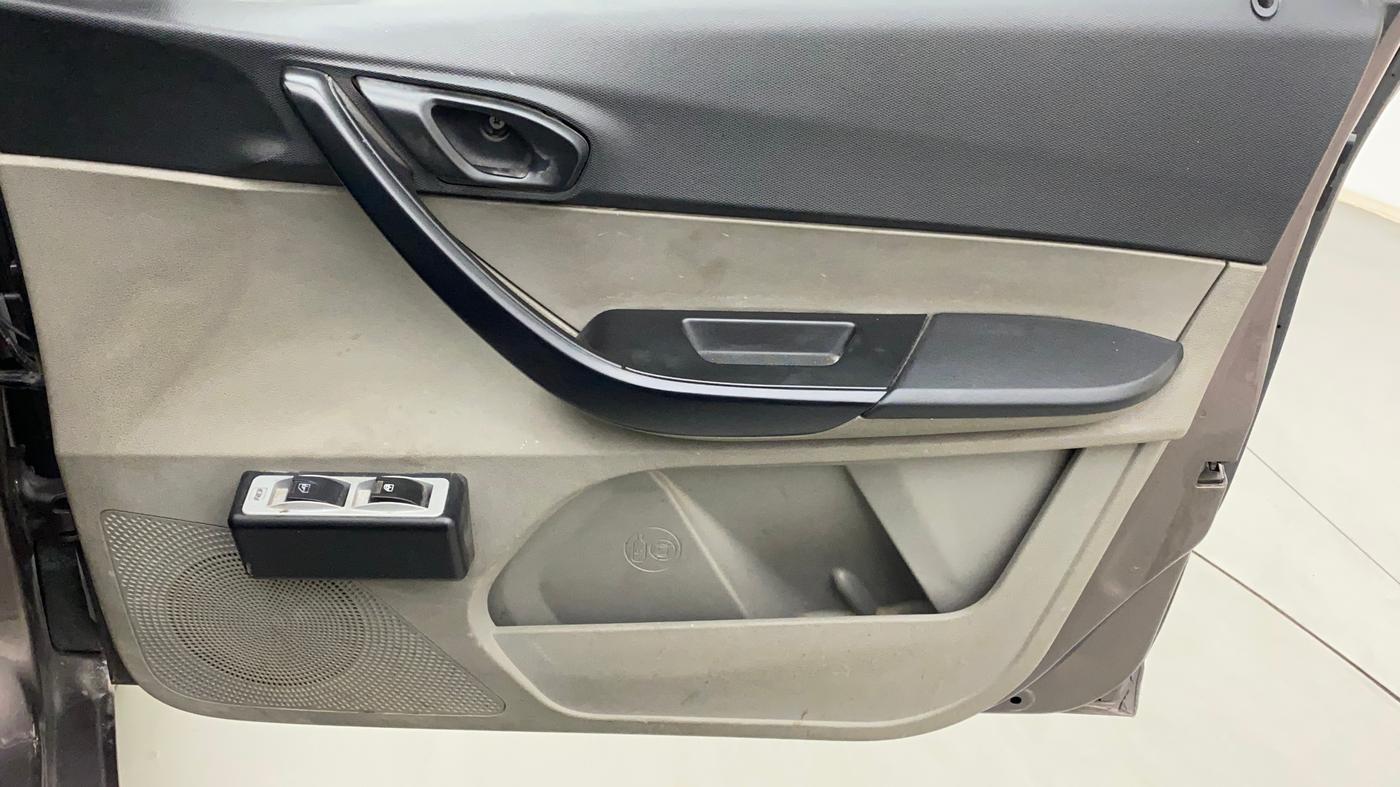 2018 Tata Tiago XE PETROL, Petrol, Manual, 47,846 km, Driver Side Door Panels Control