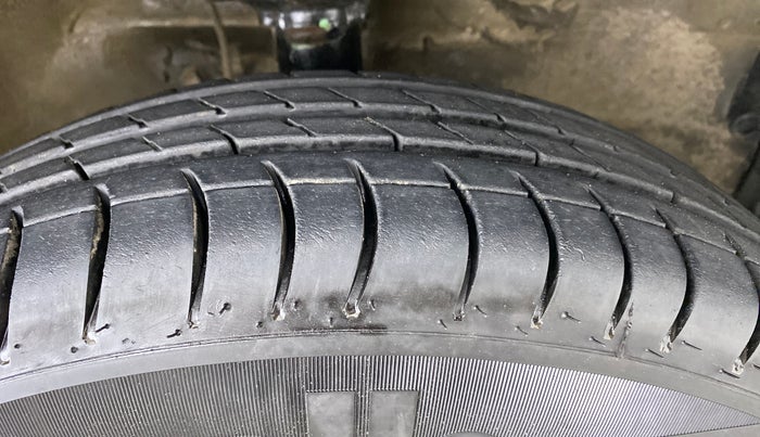 2010 Maruti Wagon R 1.0 LXI, Petrol, Manual, 32,075 km, Right Front Tyre Tread