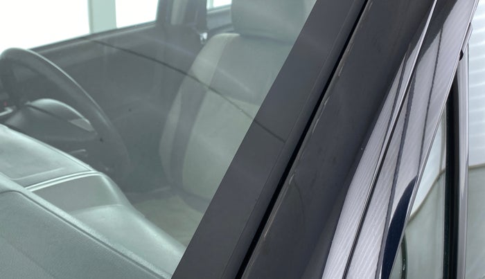 2010 Maruti Wagon R 1.0 LXI, Petrol, Manual, 32,075 km, Left A pillar - Paint is slightly faded