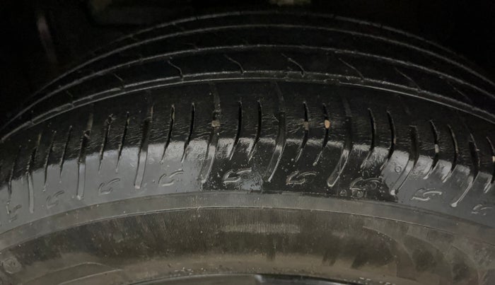 2022 Maruti BREZZA ZXI AT SMART HYBRID, Petrol, Automatic, 48,740 km, Left Front Tyre Tread