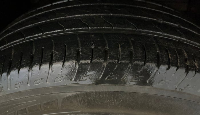 2022 Maruti BREZZA ZXI AT SMART HYBRID, Petrol, Automatic, 48,740 km, Right Front Tyre Tread