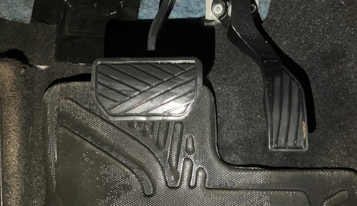 2022 Maruti BREZZA ZXI AT SMART HYBRID, Petrol, Automatic, 48,740 km, Pedals