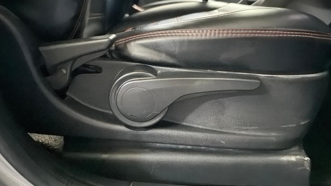 2019 Tata Tiago XZA PETROL, Petrol, Automatic, 1,01,628 km, Driver Side Adjustment Panel