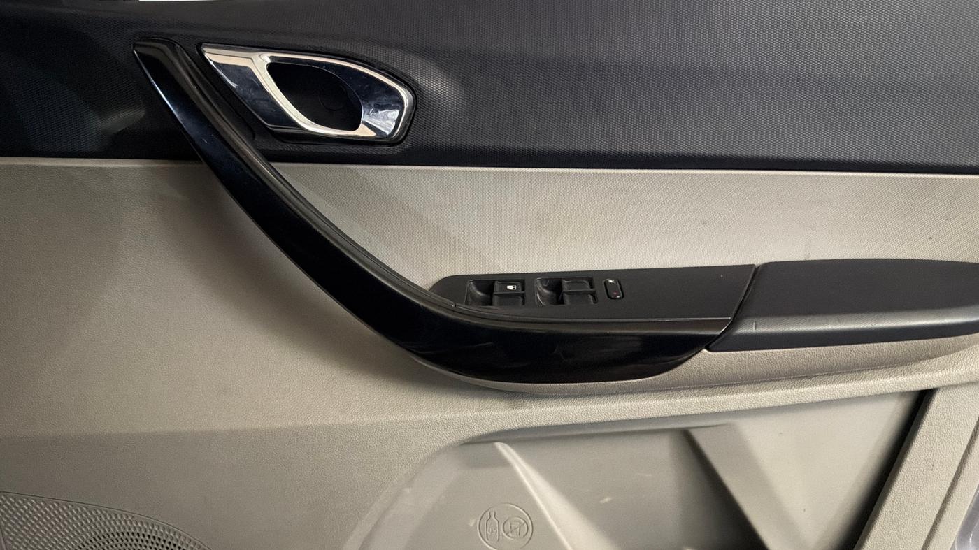 2019 Tata Tiago XZA PETROL, Petrol, Automatic, 1,01,628 km, Driver Side Door Panels Control