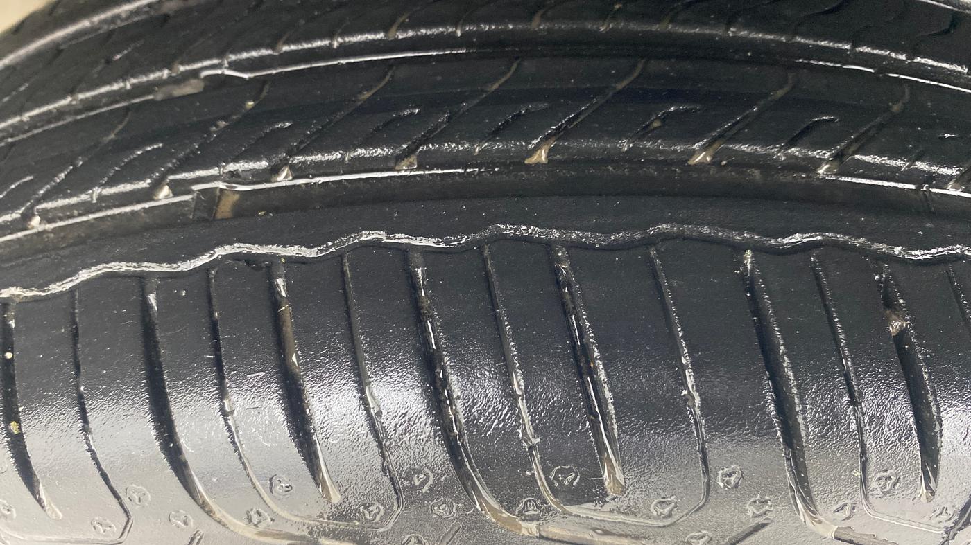 2015 Honda Amaze 1.2L I-VTEC S, Petrol, Manual, 1,08,925 km, Left Front Tyre Tread