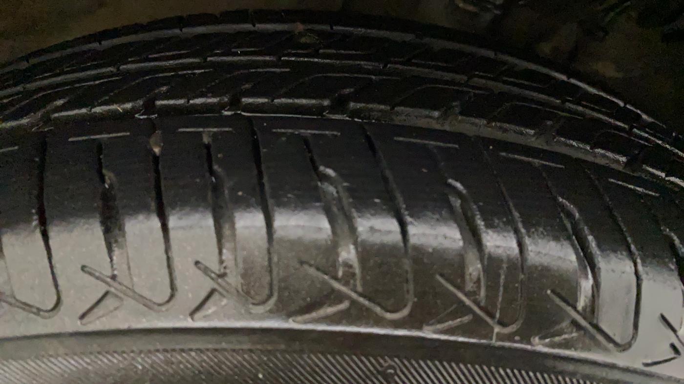 2017 Maruti Wagon R 1.0 VXI + (O) AMT, Petrol, Automatic, 27,056 km, Right Rear Tyre Tread