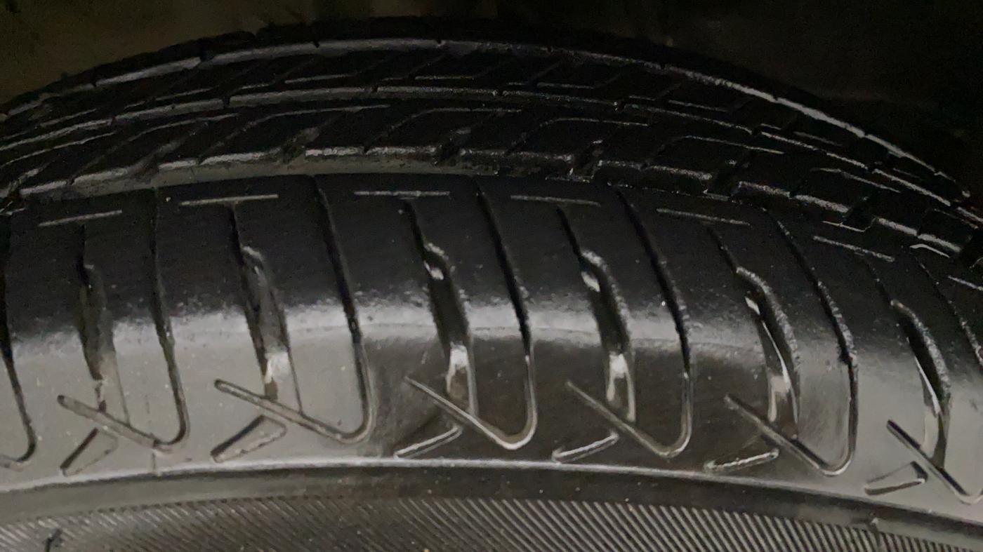 2017 Maruti Wagon R 1.0 VXI + (O) AMT, Petrol, Automatic, 27,056 km, Right Front Tyre Tread