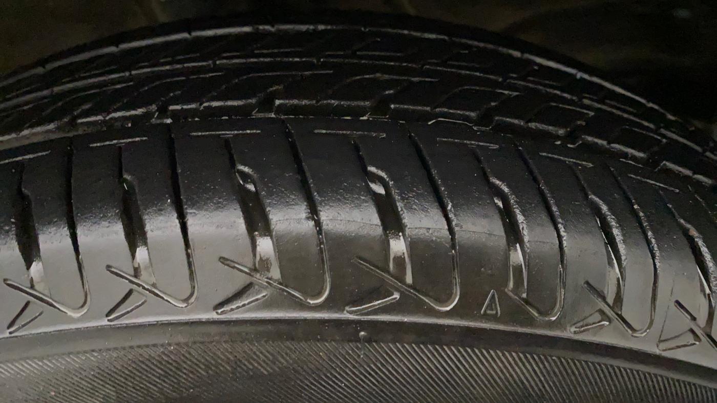 2017 Maruti Wagon R 1.0 VXI + (O) AMT, Petrol, Automatic, 27,056 km, Left Front Tyre Tread