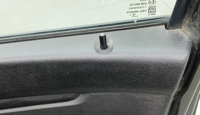 2018 Renault Kwid RXL, Petrol, Manual, 49,390 km, Lock system - Door lock knob has minor damage