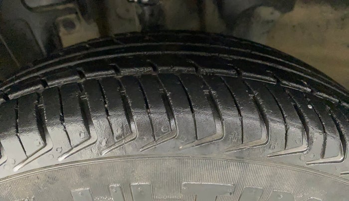 2018 Renault Kwid RXL, Petrol, Manual, 49,390 km, Left Front Tyre Tread