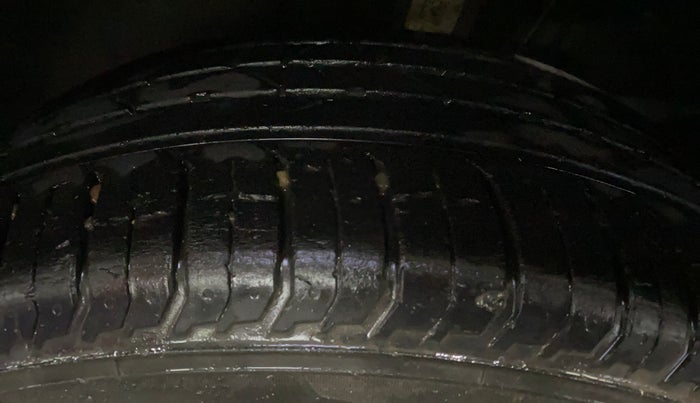 2022 Volkswagen VIRTUS TOPLINE TSI 1.0 AT, Petrol, Automatic, 16,917 km, Left Front Tyre Tread