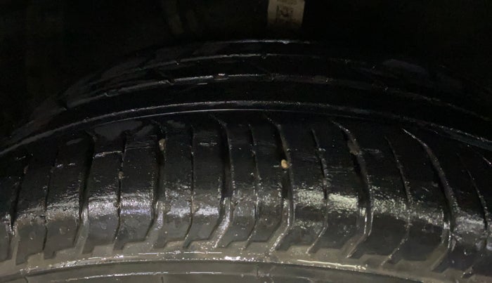 2022 Volkswagen VIRTUS TOPLINE TSI 1.0 AT, Petrol, Automatic, 16,917 km, Right Front Tyre Tread