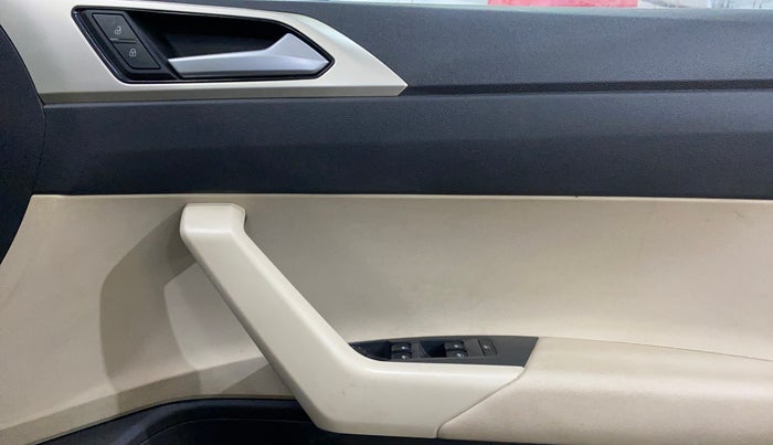 2022 Volkswagen VIRTUS TOPLINE TSI 1.0 AT, Petrol, Automatic, 16,917 km, Driver Side Door Panels Control