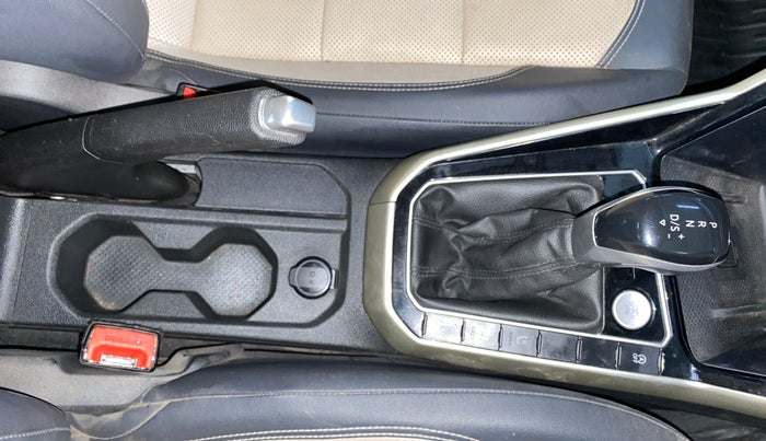 2022 Volkswagen VIRTUS TOPLINE TSI 1.0 AT, Petrol, Automatic, 16,917 km, Gear Lever