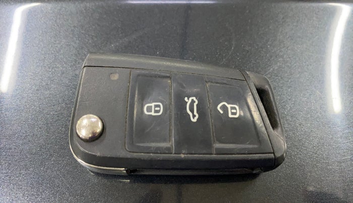 2022 Volkswagen VIRTUS TOPLINE TSI 1.0 AT, Petrol, Automatic, 16,917 km, Key Close Up