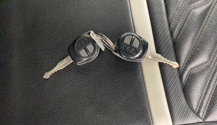 2019 Maruti Swift VXI AMT, Petrol, Automatic, 38,694 km, Key Close Up