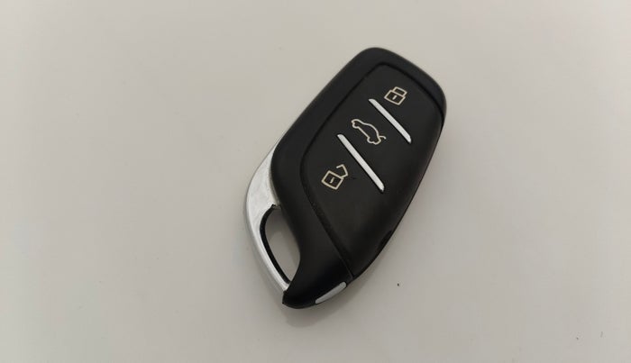 2022 MG ASTOR  SHARP 1.5 MT IVORY , Petrol, Manual, 63,172 km, Key Close Up