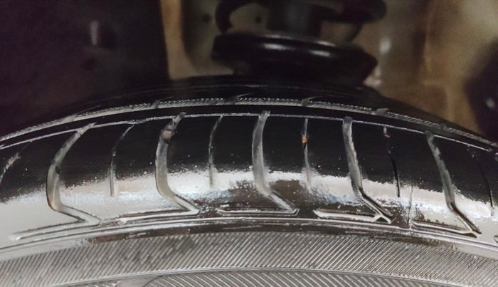 2022 MG ASTOR  SHARP 1.5 MT IVORY , Petrol, Manual, 63,172 km, Left Front Tyre Tread