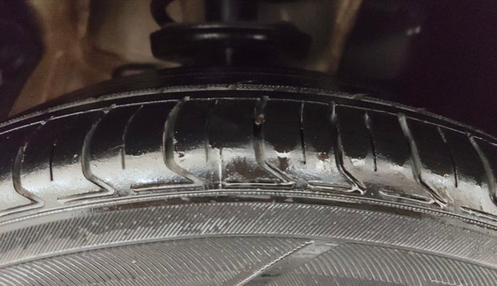 2022 MG ASTOR  SHARP 1.5 MT IVORY , Petrol, Manual, 63,172 km, Right Front Tyre Tread