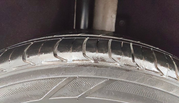 2022 MG ASTOR  SHARP 1.5 MT IVORY , Petrol, Manual, 63,172 km, Right Rear Tyre Tread