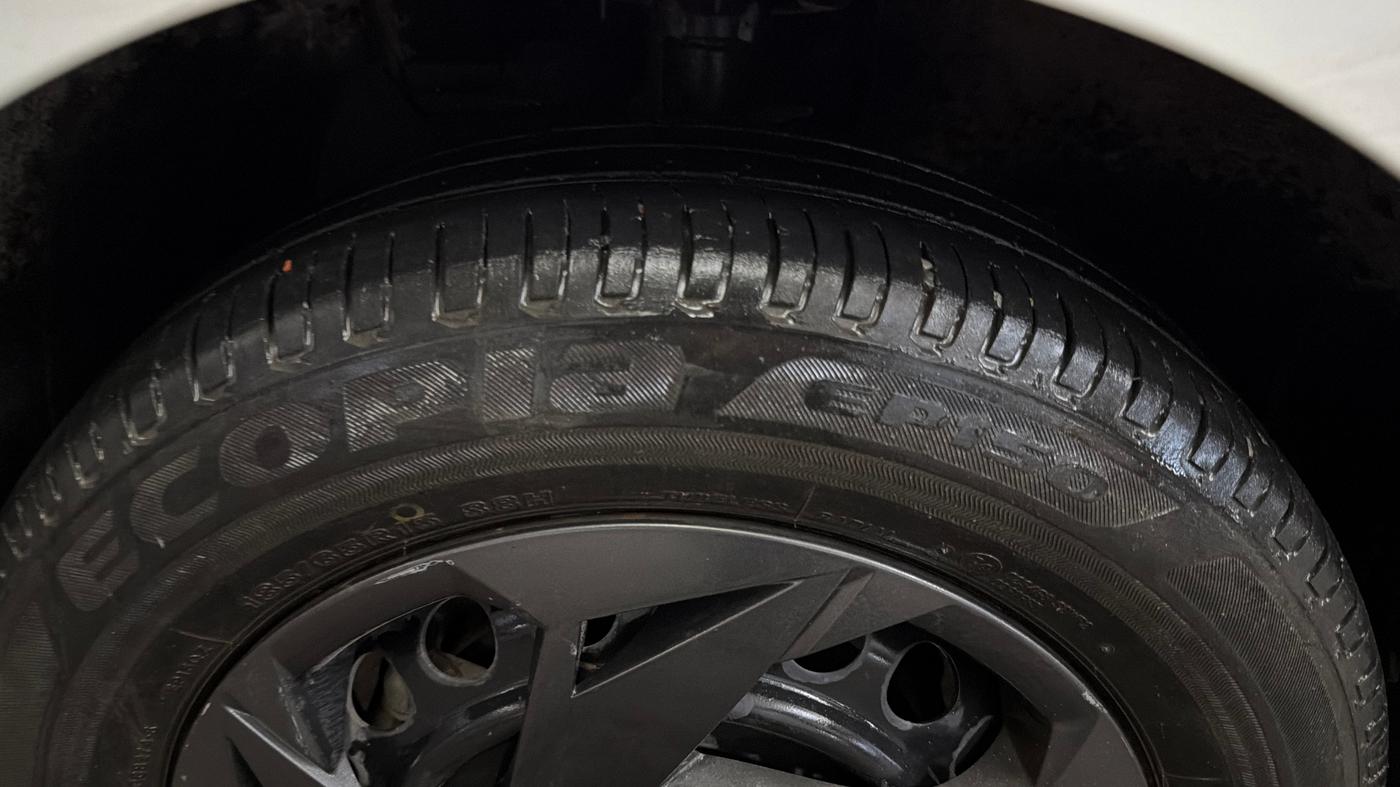 2022 Hyundai NEW I20 MAGNA 1.2 MT, Petrol, Manual, 34,046 km, Left Front Tyre Tread