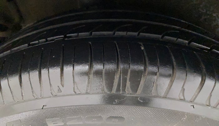 2016 Maruti Celerio VXI AMT, Petrol, Automatic, 53,234 km, Right Rear Tyre Tread