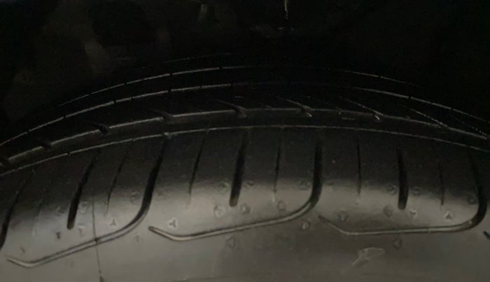 2015 Hyundai Verna FLUIDIC 4S 1.6 VTVT S(O), Petrol, Manual, 53,855 km, Left Front Tyre Tread