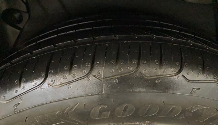 2015 Hyundai Verna FLUIDIC 4S 1.6 VTVT S(O), Petrol, Manual, 53,855 km, Right Rear Tyre Tread