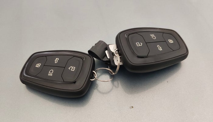 2022 Tata PUNCH ACCOMPLISHED AMT, Petrol, Automatic, 17,244 km, Key Close Up