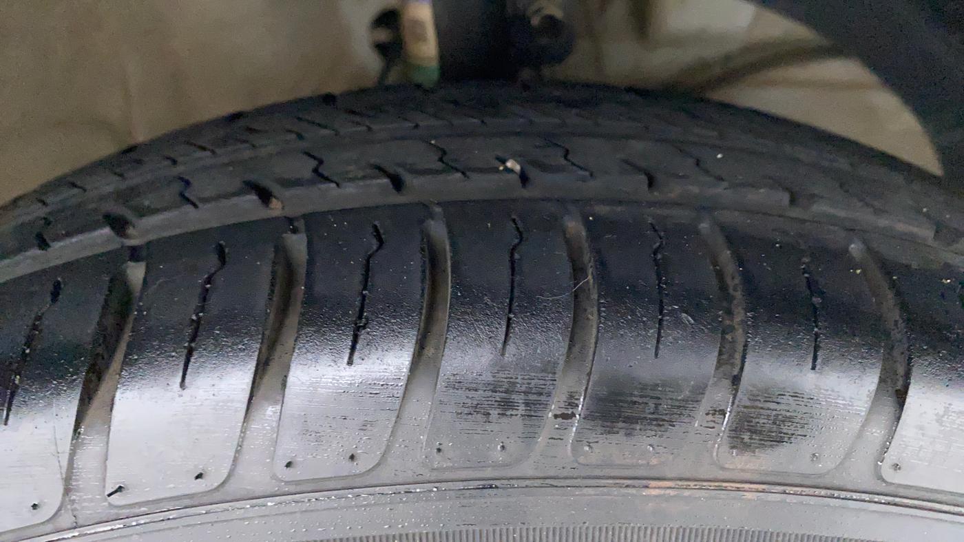 2018 Maruti Dzire VXI, Petrol, Manual, 12,784 km, Right Front Tyre Tread
