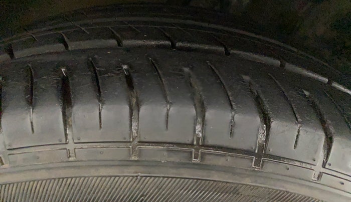 2012 Toyota Corolla Altis VL AT PETROL, Petrol, Automatic, 60,438 km, Right Rear Tyre Tread