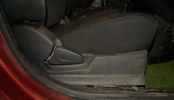 2016 Renault Kwid RXL, Petrol, Manual, 76,125 km, Driver Side Adjustment Panel