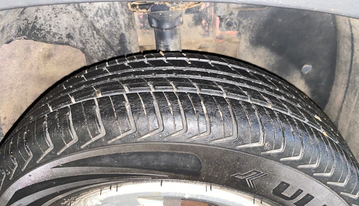 2016 Renault Kwid RXL, Petrol, Manual, 76,125 km, Right Front Tyre Tread