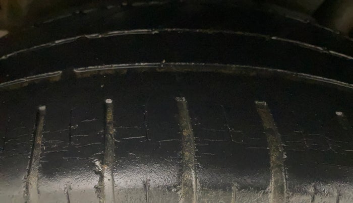 2014 Maruti Ertiga ZXI, Petrol, Manual, 54,724 km, Left Rear Tyre Tread