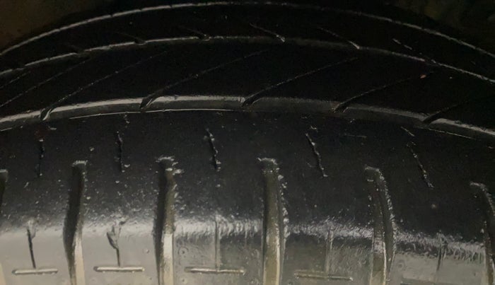 2014 Maruti Ertiga ZXI, Petrol, Manual, 54,724 km, Right Front Tyre Tread