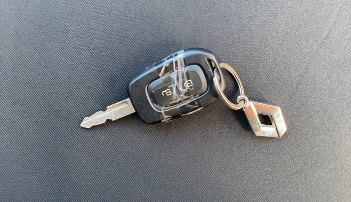 2024 Renault Kwid CLIMBER 1.0 AMT Dual Tone , Petrol, Automatic, 11,985 km, Key Close Up