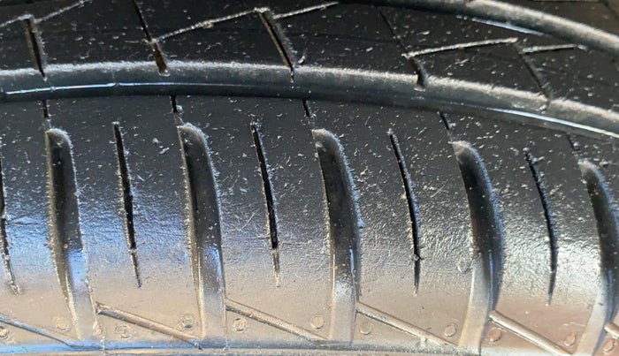 2024 Renault Kwid CLIMBER 1.0 AMT Dual Tone , Petrol, Automatic, 11,985 km, Left Front Tyre Tread