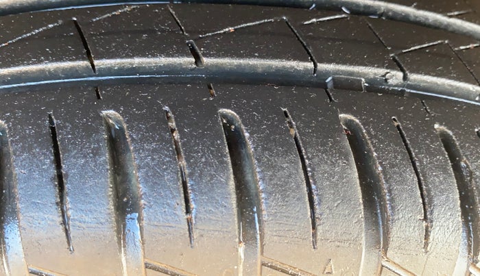 2024 Renault Kwid CLIMBER 1.0 AMT Dual Tone , Petrol, Automatic, 11,985 km, Left Rear Tyre Tread