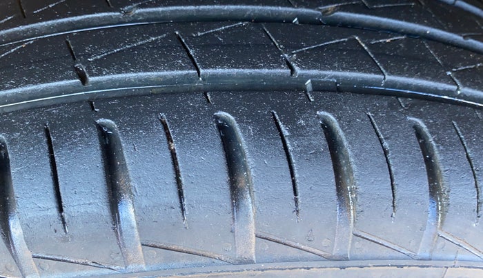 2024 Renault Kwid CLIMBER 1.0 AMT Dual Tone , Petrol, Automatic, 11,985 km, Right Rear Tyre Tread