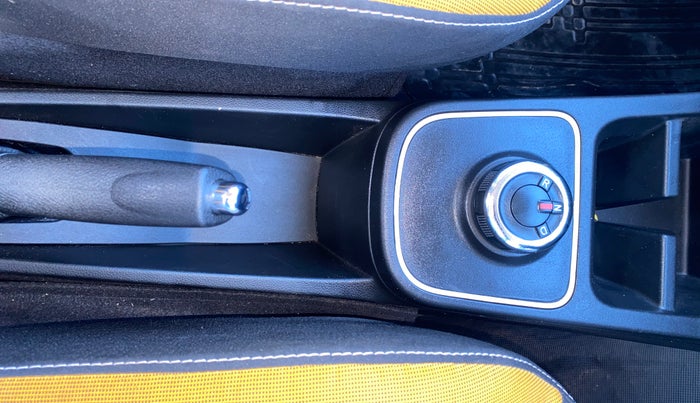 2024 Renault Kwid CLIMBER 1.0 AMT Dual Tone , Petrol, Automatic, 11,985 km, Gear Lever