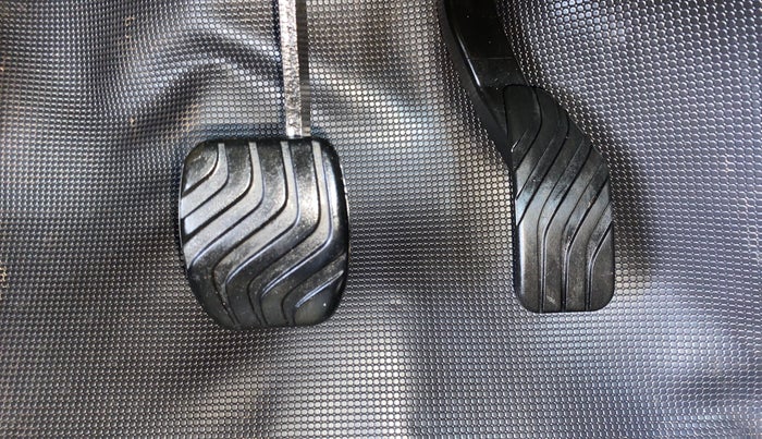 2024 Renault Kwid CLIMBER 1.0 AMT Dual Tone , Petrol, Automatic, 11,985 km, Pedals